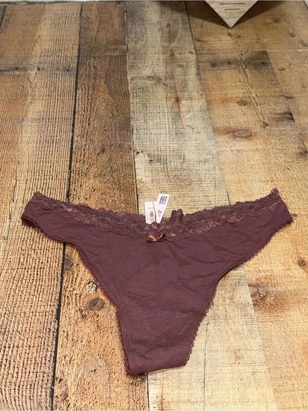 Victoria’s Secret high leg thong size XL nwt 
Size XL 
New with tags